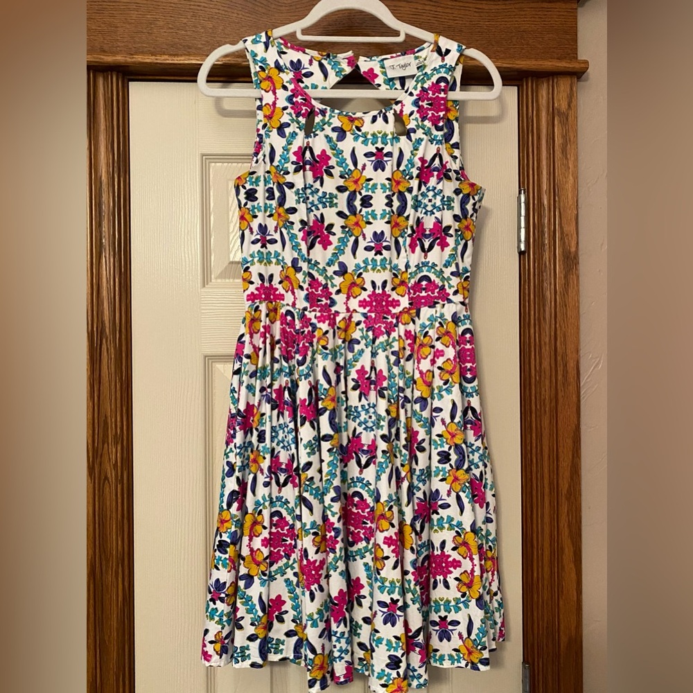 J Taylor Womens Floral Sleeveless Dress Sz 6 Detail Cutout on Bodice and Back
